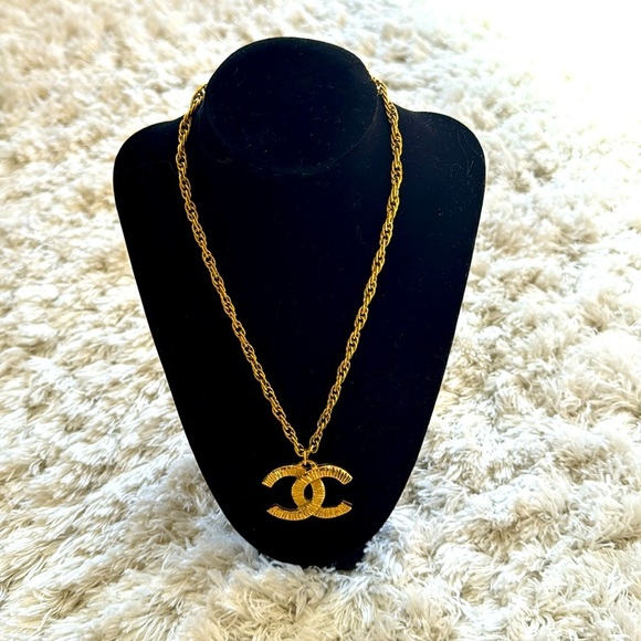 CHANEL Jewelry - Chanel vintage 1980’s CC gold-plated necklace